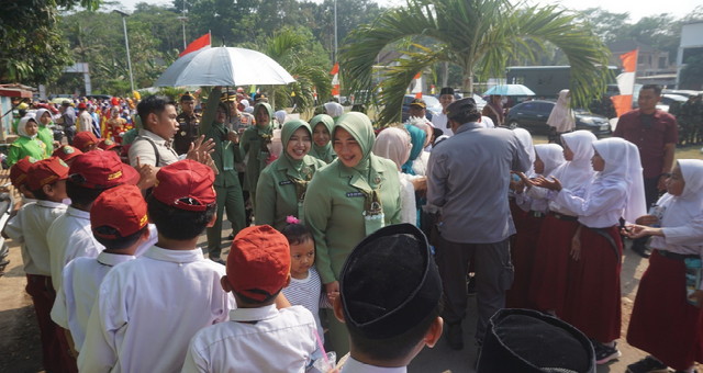 Read more about the article Persit Turut Warnai TMMD Reguler ke-130, Hadirkan Kepedulian dan Kehangatan bagi Masyarakat