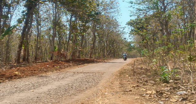 You are currently viewing Pak Rohadi Bersyukur, Pembangunan Jalan melalui TMMD Bawa Harapan Baru bagi Warga Desa Sembung