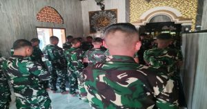 Read more about the article Perkuat Keimanan Prajurit, Satgas TMMD Reguler ke-130 Laksanakan Sholat Berjamaah
