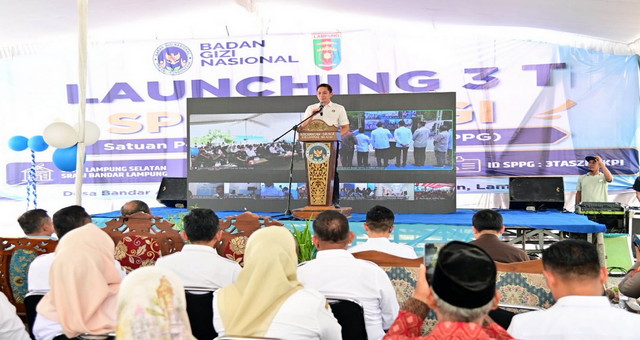 You are currently viewing Anak-anak Sragi Sambut Gembira MBG, SPPG 3T Bandar Agung Buka Peluang Ekonomi Warga
