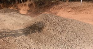 Read more about the article Material Pasir Mulai Didatangkan, Pembangunan Jalan dalam Program TMMD Kodim Batang Terus Berproses