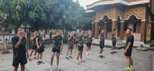 Read more about the article Guna Menjaga Kebugaran dan Stamina, Personel Satgas TMMD Rutin Lakukan Jogging dan Bermain Voli Setiap Sore