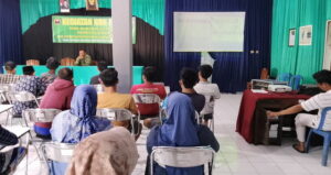 Read more about the article Wakasat Binmas Polresta Batang Sampaikan Penyuluhan Kamtibmas dan Pelayanan SIM dalam Kegiatan Nonfisik TMMD Reguler ke-130