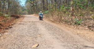 Read more about the article Dari Jalan Rusak Menuju Harapan Baru, Inilah Kondisi Awal yang Melatarbelakangi TMMD di Desa Sembung