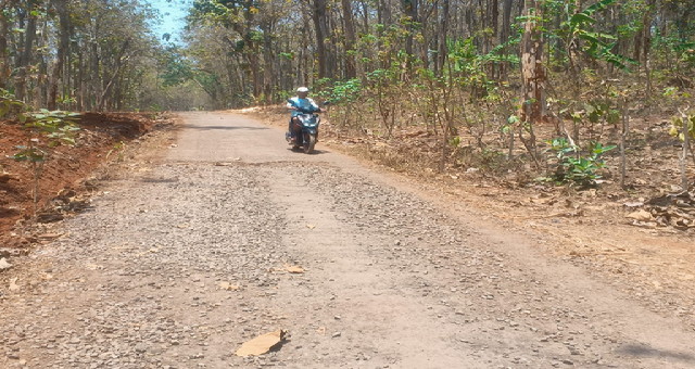 Read more about the article Dari Jalan Rusak Menuju Harapan Baru, Inilah Kondisi Awal yang Melatarbelakangi TMMD di Desa Sembung
