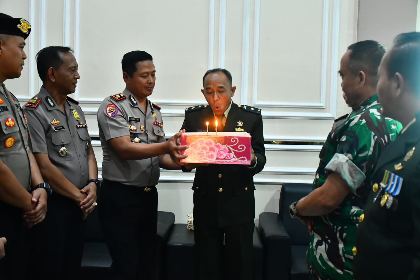Read more about the article Kejutan Hangat di HUT TNI ke-81, Kodim Madiun Terima Ucapan dari Jajaran Polres