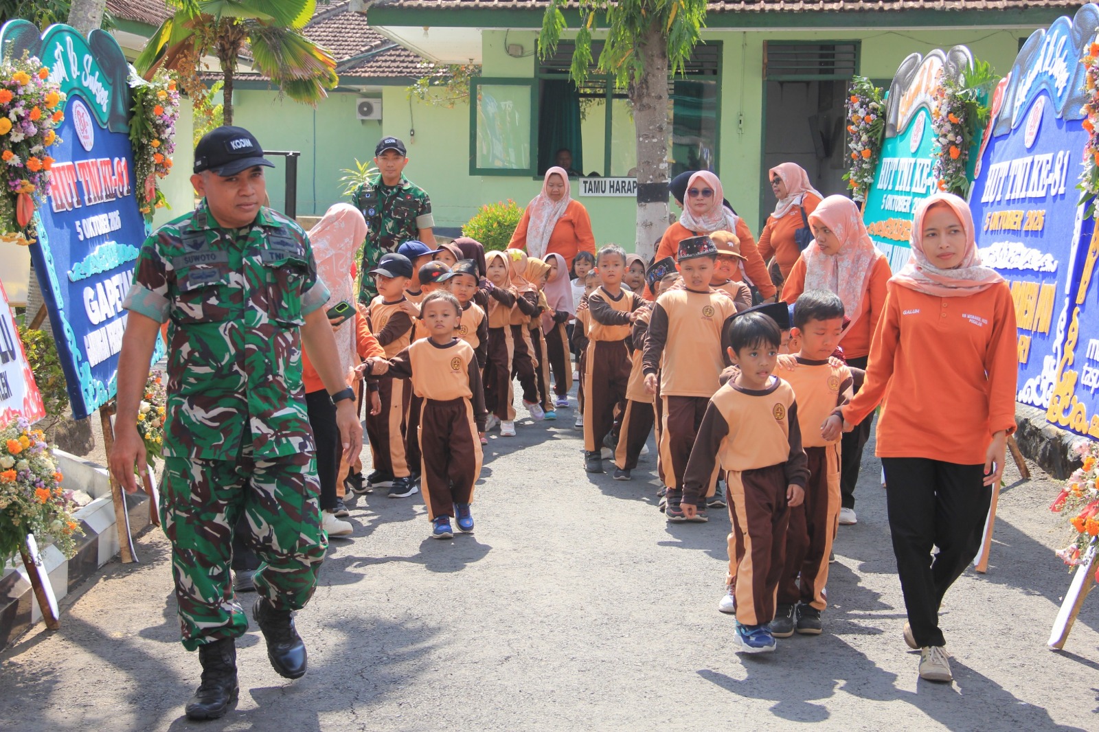 Read more about the article Kodim 0806/Trenggalek Buka Ruang Edukasi bagi Peserta Didik melalui Outing Class