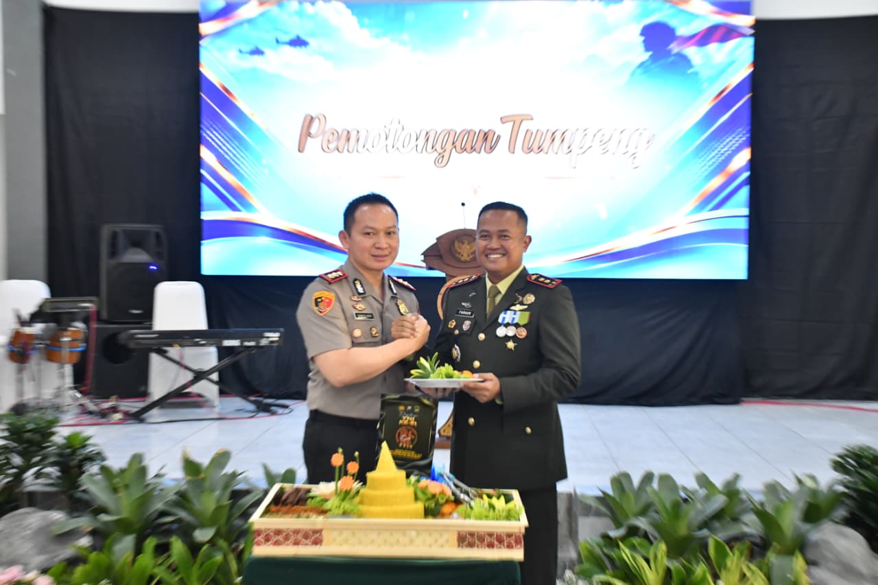 Read more about the article Tasyakuran HUT ke 81 TNI, Kodim Ponorogo Adakan Baksos dan Makan Gratis