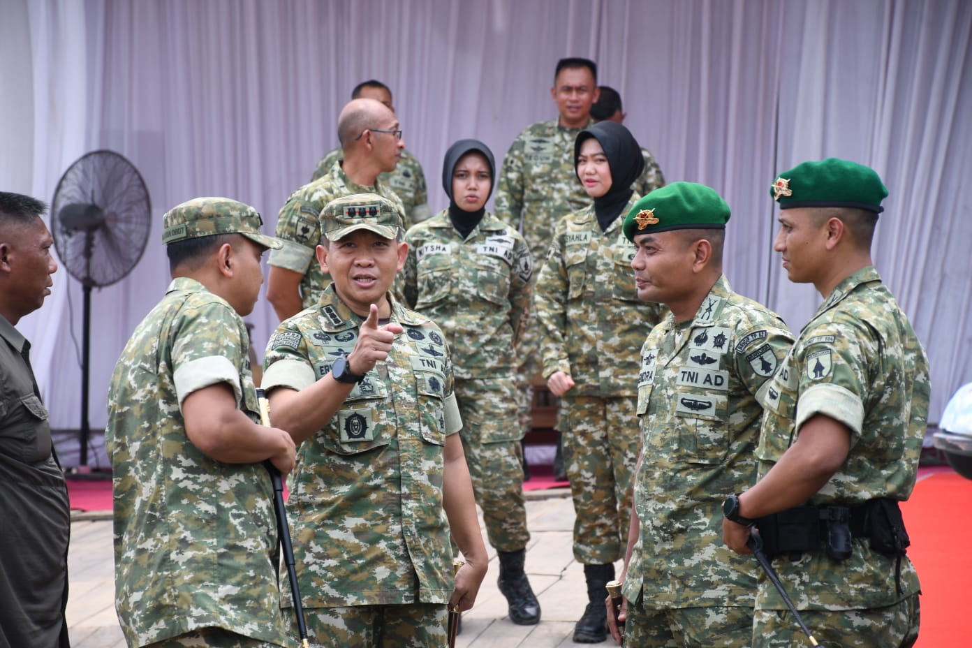 Read more about the article Danrem Erwin Dorong Yonif TP 886/PJ Jadi Solusi bagi Masyarakat