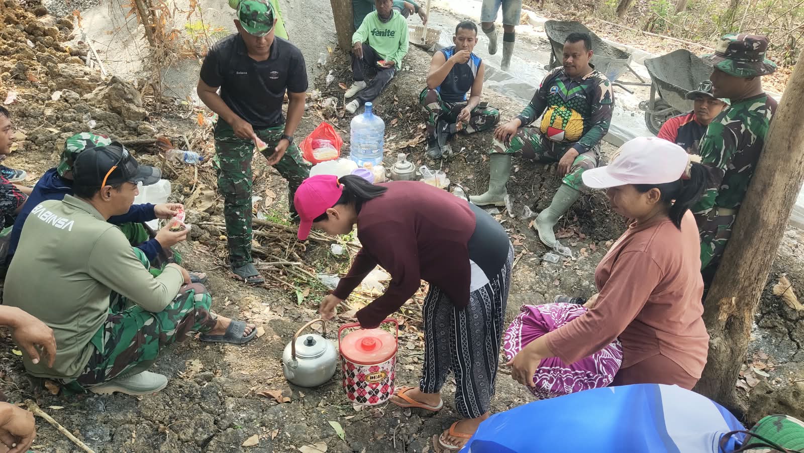 Read more about the article Logistik Tiba di Lokasi TMMD ke-130, Dukung Stamina Personel Satgas