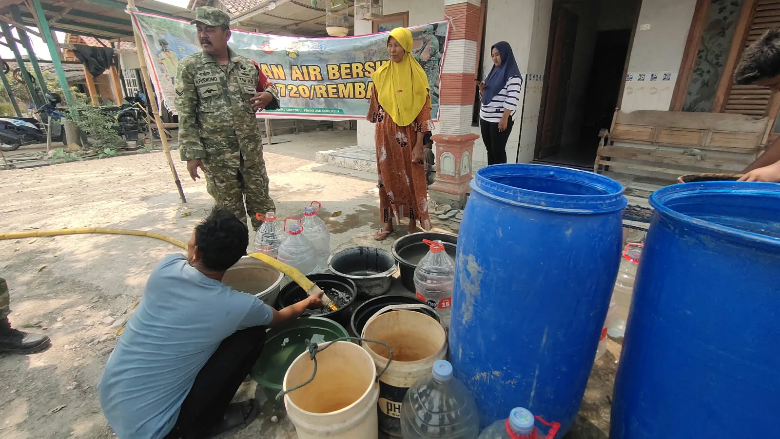 You are currently viewing Ember Berjejer di Ngajaran, Gambarkan Pentingnya Air bagi Warga