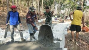 Read more about the article Mantan Dansimayon Peltu Setio Budi Utomo Turut Bantu TMMD di Ngajaran