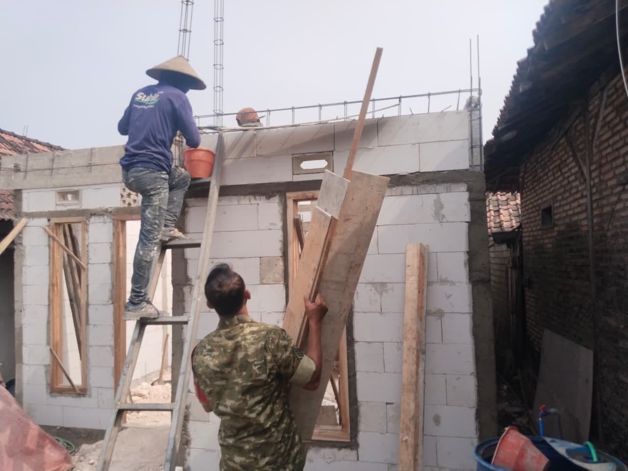 You are currently viewing Progres RTLH Pak Diki Capai 50 Persen, Bentuk Rumah Mulai Terlihat