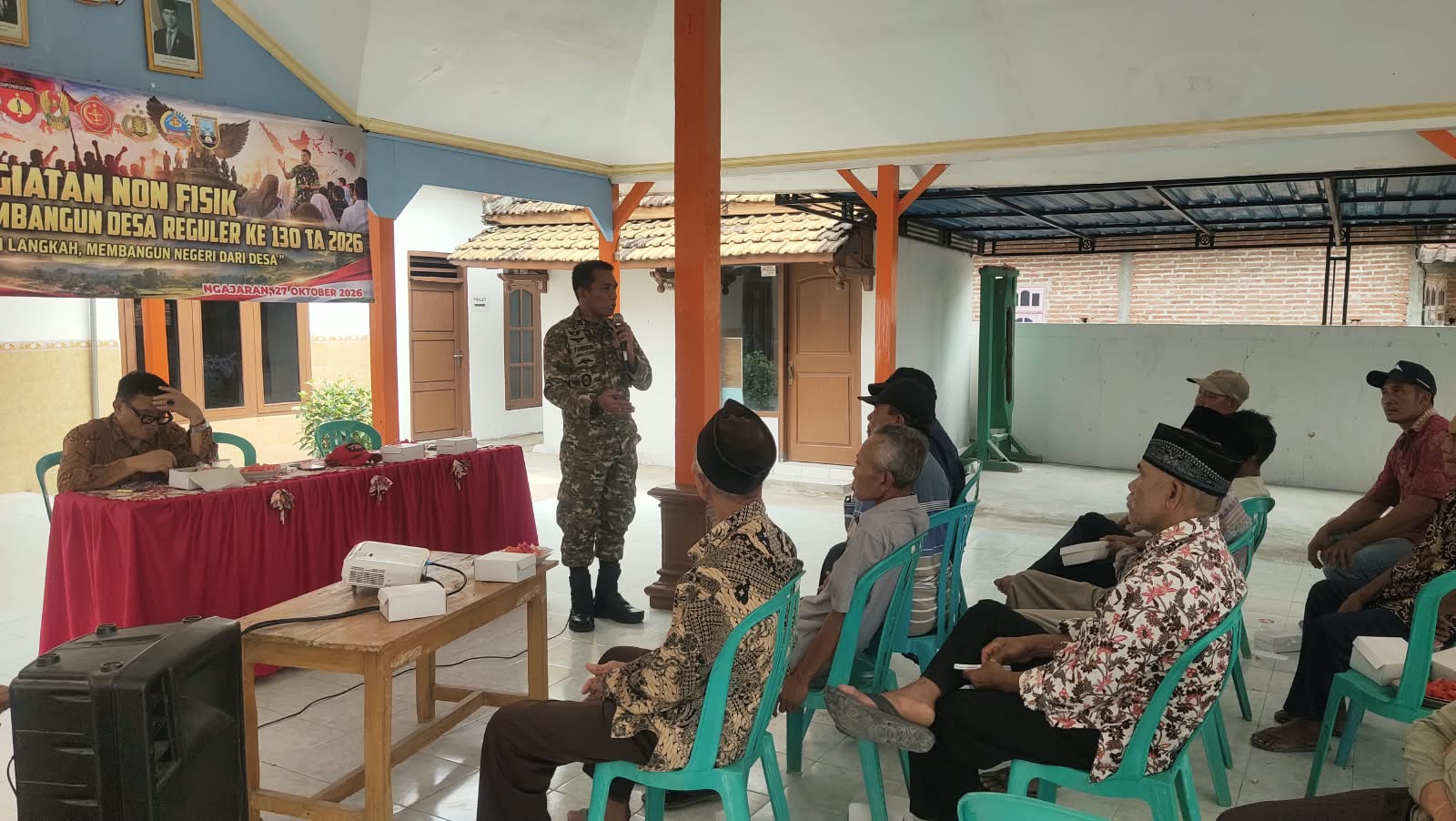 You are currently viewing Kapten Fahrudin Berikan Penyuluhan Nasionalisme kepada Warga Desa Ngajaran