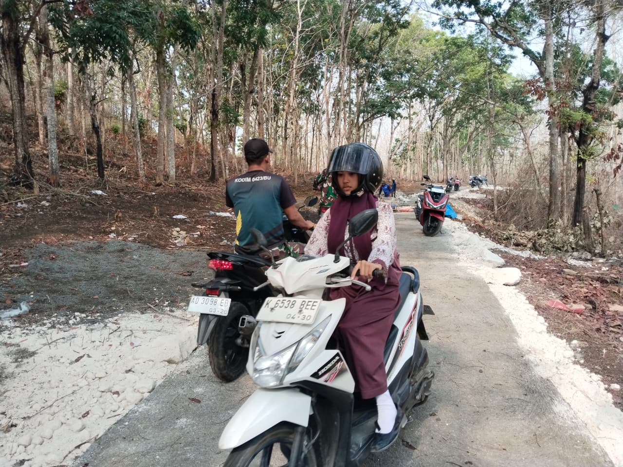 You are currently viewing Pengecoran Jalan TMMD Rembang Capai 65 Persen, Warga Mulai Melintas