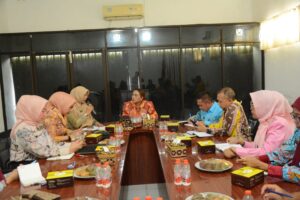 Read more about the article Ketua Posyandu Lampung Tengah Ni Ketut Dewi Nadi Pimpin Rapat Pembina Posyandu, Perkuat Sinergi Pelayanan Masyarakat